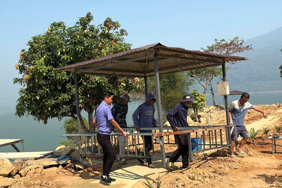 Đắk Lắk: Tháo dỡ điểm “săn view” lấn chiếm hành lang hồ thuỷ điện