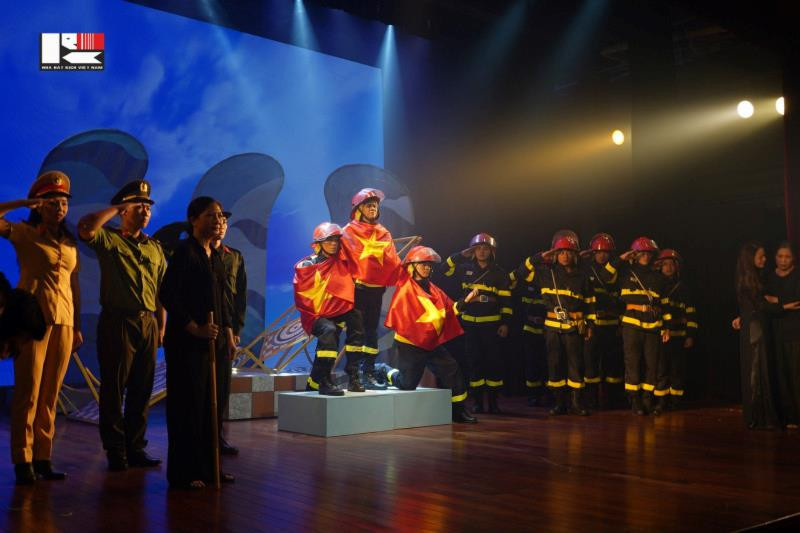 “Ngược chiều bình an” lưu diễn tri ân người lính