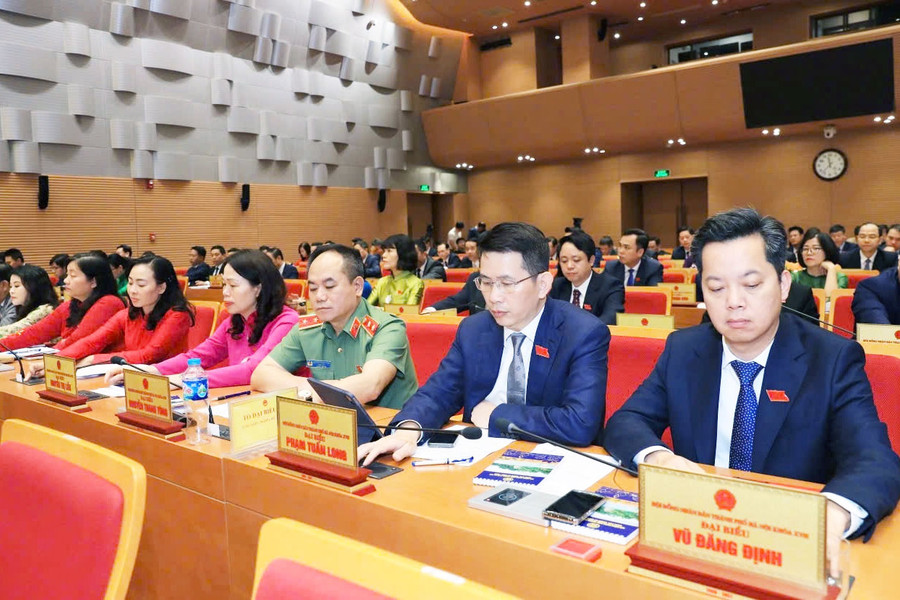 Quyết nghị kịp thời những vấn đề quan trọng của Thủ đô