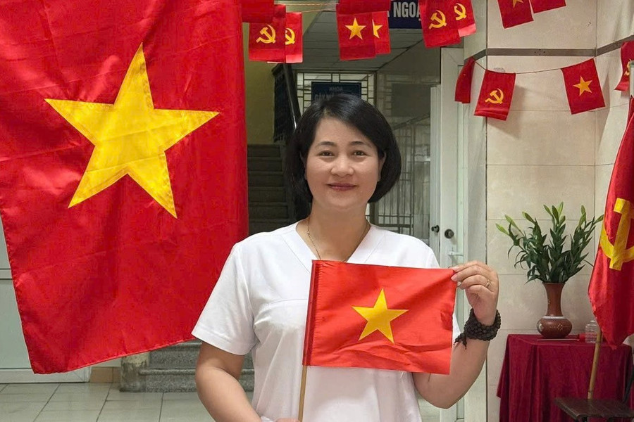 Sở Y tế Hà Nội khen thưởng nữ điều dưỡng cứu sống nam thanh niên ngừng tim ở quán cà phê