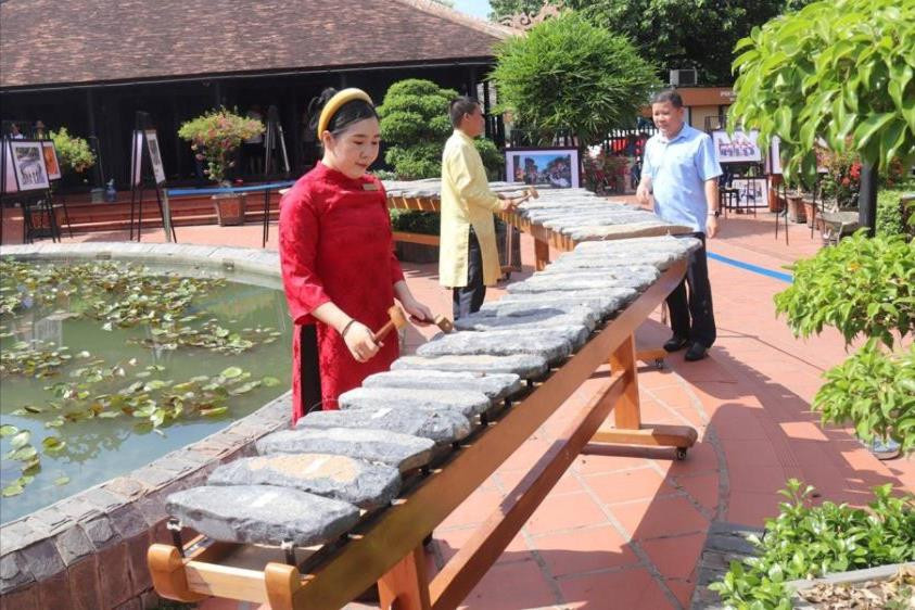 Trưng bày, diễn tấu bộ đàn đá 54 thanh tại Khánh Hòa