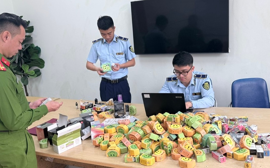 Hà Nội: Lực lượng quản lý thị trường xử lý nghiêm vi phạm để bảo vệ quyền lợi người tiêu dùng