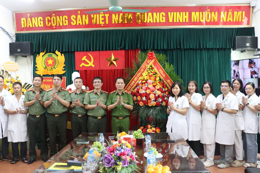 Phát huy truyền thống 79 năm lực lượng Y tế CAND: Đẩy mạnh chuyển đổi số vì sức khỏe cán bộ, chiến sĩ và Nhân dân