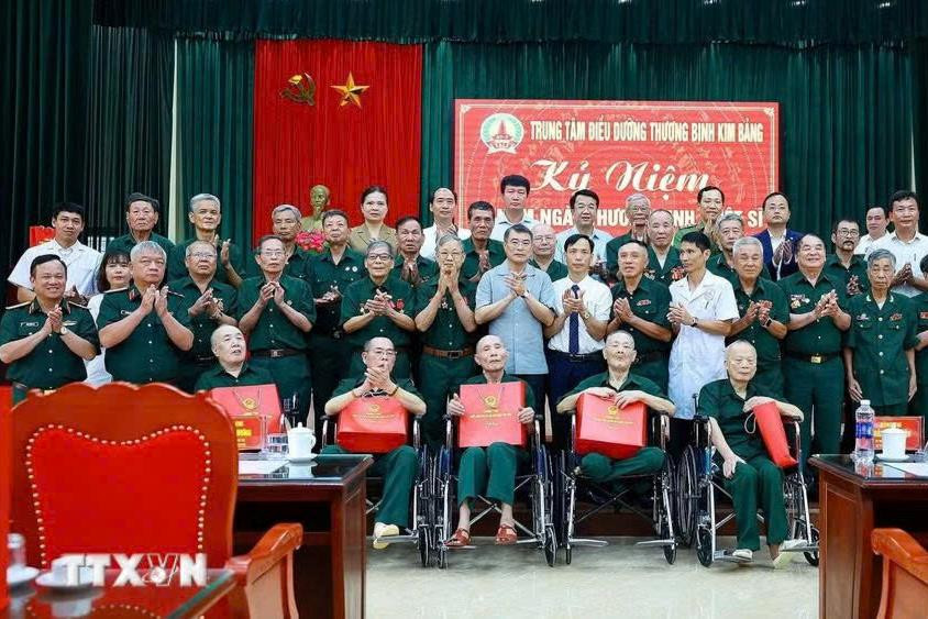 Tiếp tục chăm lo tốt hơn người có công với cách mạng