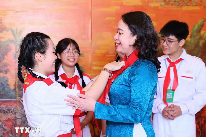 Phó Chủ tịch nước Võ Thị Ánh Xuân gặp mặt Đoàn đại biểu thiếu nhi tham gia "Hành trình Em yêu Tổ quốc Việt Nam"