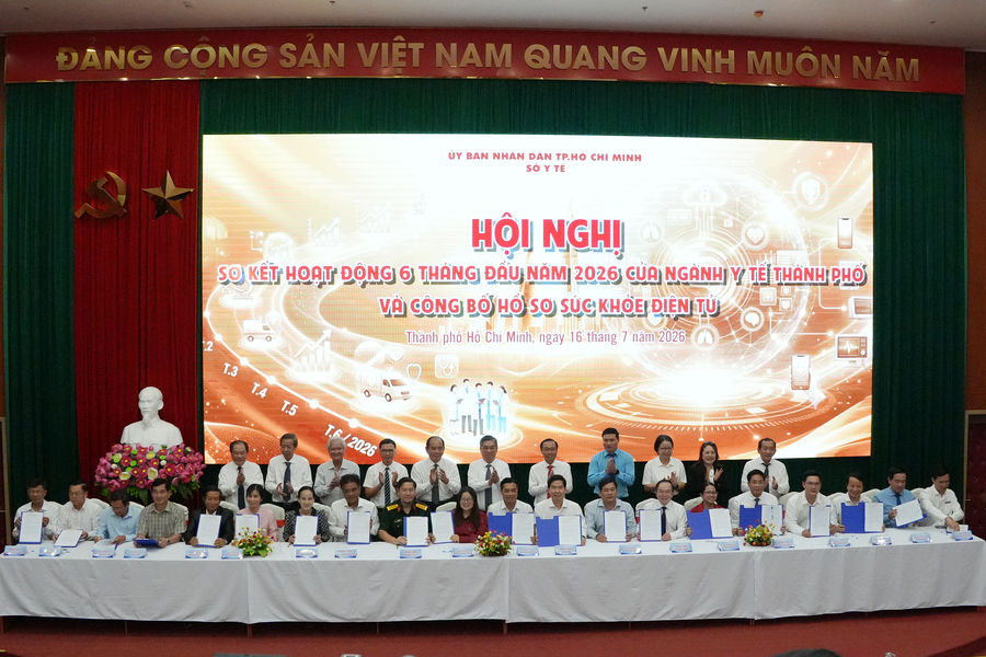 TP. Hồ Chí Minh: Ra quân cao điểm 150 ngày đêm khám sức khỏe toàn dân