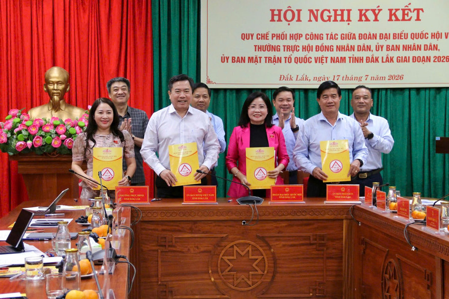 Đắk Lắk: Hội nghị ký kết Quy chế phối hợp công tác giữa Đoàn ĐBQH với Thường trực HĐND, UBND, Ủy ban MTTQ Việt Nam tỉnh