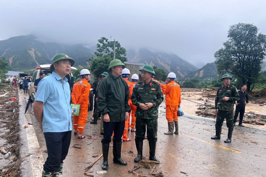 Chủ tịch UBND tỉnh Lai Châu Hà Quang Trung kiểm tra, chỉ đạo khắc phục hậu quả mưa lũ tại xã Mường Than