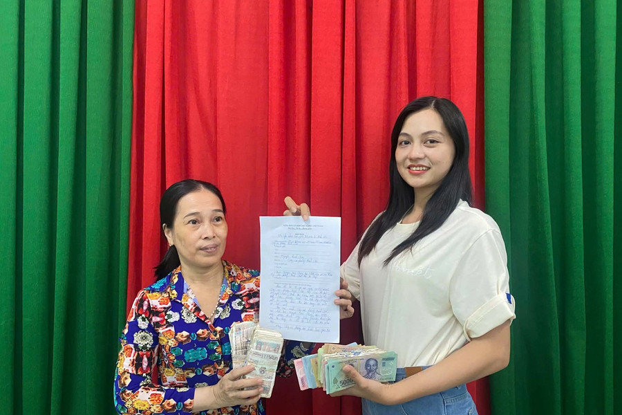 An Giang: Nữ giáo viên trả lại hơn 50 triệu đồng nhặt được trên đường