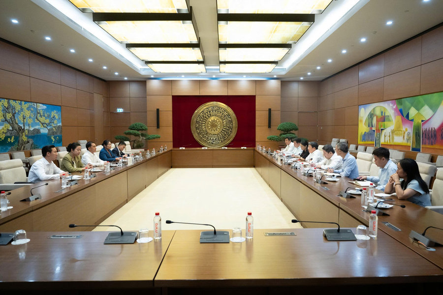 Phó Chủ nhiệm Thường trực Ủy ban Quốc phòng, An ninh và Đối ngoại Vũ Hải Hà làm việc với Đoàn công tác của Quốc hội Lào