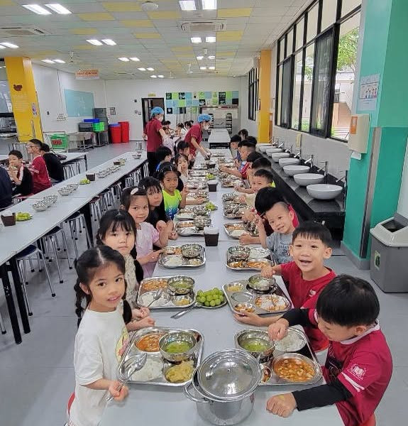 Hà Nội siết chặt quản lý bữa ăn bán trú, không được tự ý đổi nhà cung cấp thực phẩm