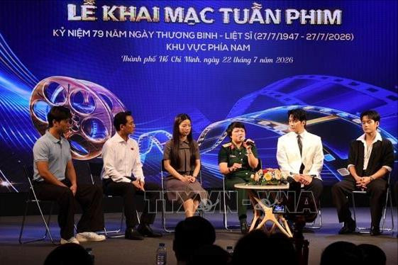 Đoàn làm phim “Mưa đỏ” giao lưu với công chúng TP. Hồ Chí Minh