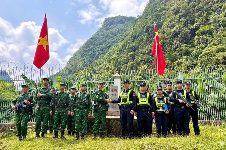Đồn Biên phòng Quang Long phối hợp tuần tra song phương bảo vệ biên giới