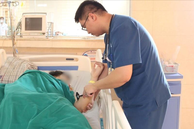 Thiếu niên 15 tuổi bị đột quỵ liệt nửa người