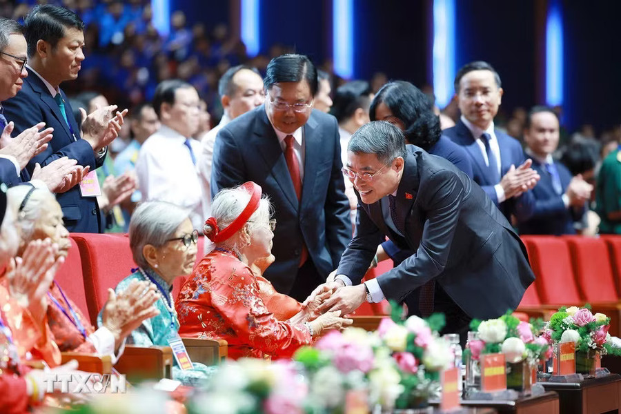 Sự hy sinh của các thế hệ cha anh mãi mãi được khắc ghi trong lòng dân tộc