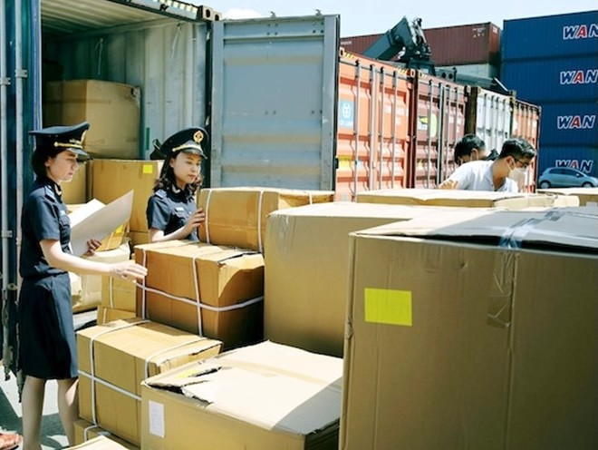 Cục Hải quan hướng dẫn thực hiện chính sách thuế giá trị gia tăng với hàng tạm nhập - tái xuất