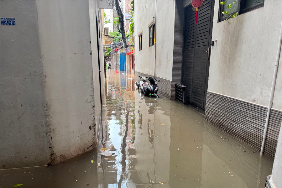 Hà Nội yêu cầu đẩy nhanh dự án cống hóa mương, khẩn cấp khắc phục ngập úng tại phố Giang Văn Minh
