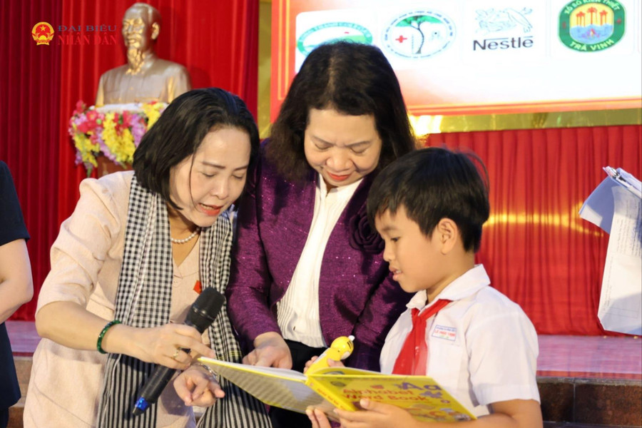 Phó Chủ tịch Quốc hội Nguyễn Thị Thanh dự lễ khai mạc Chương trình hoạt động văn hóa - xã hội tại TP. Cần Thơ
