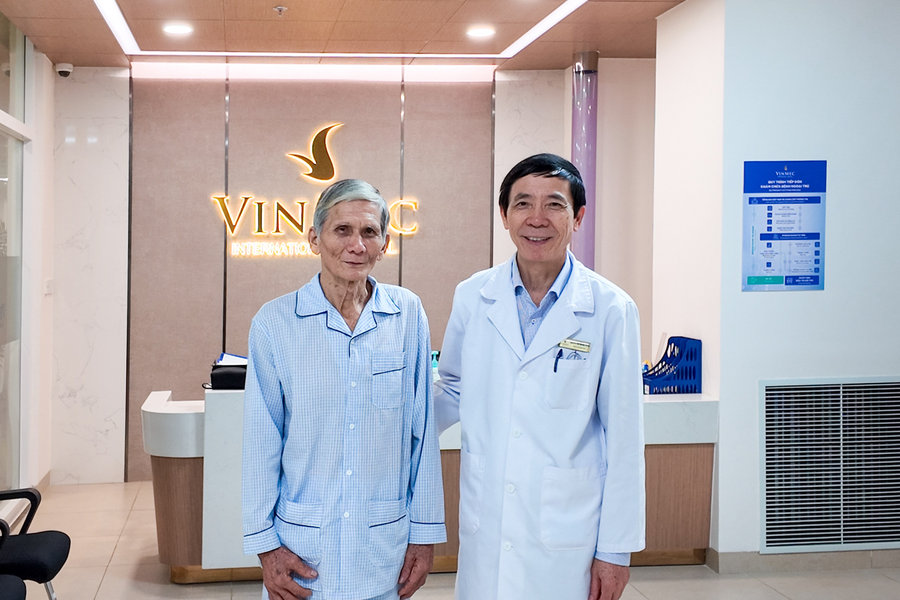 Người đàn ông 72 tuổi chiến thắng ung thư trực tràng nhờ phẫu thuật robot