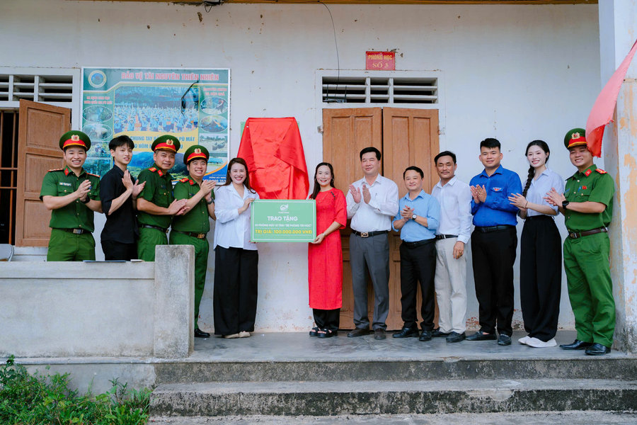 Tri ân Anh hùng Liệt sĩ, chắp cánh tri thức cho học sinh vùng biên