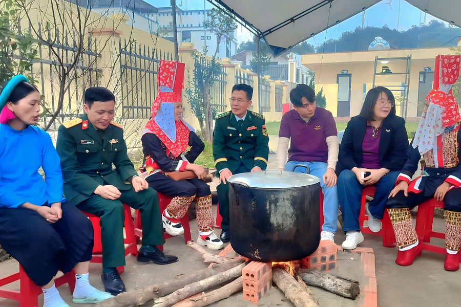 Bài 1: Mang hành trang pháp luật đến bản làng, đảo xa