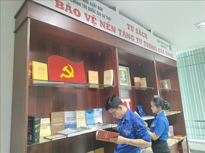 Chỉ thị số 10-CT/TW: Tăng cường giáo dục lý luận chính trị, lý tưởng cách mạng trong hệ thống giáo dục quốc dân