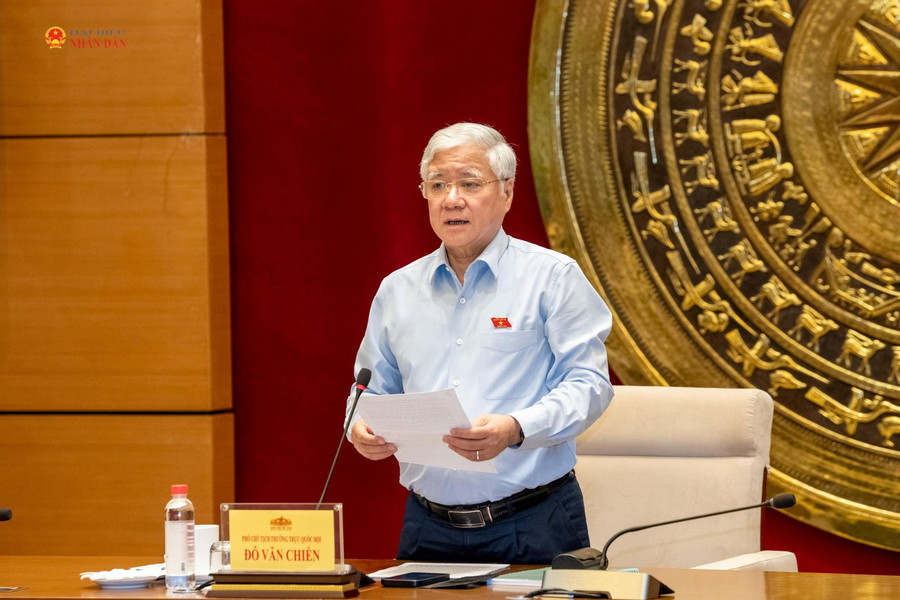 Phó Chủ tịch Thường trực Quốc hội Đỗ Văn Chiến làm việc với Văn phòng Quốc hội về công tác chuẩn bị Kỳ họp không thường lệ thứ Nhất