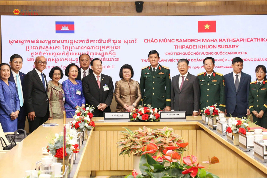 Chủ tịch Quốc hội Campuchia Samdech Khuon Sudary thăm Tập đoàn Viettel