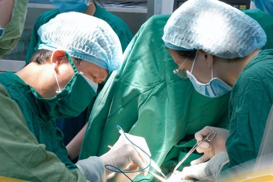 Bác sĩ phát hiện ung thư vú ngay trên bàn mổ dù sinh thiết báo u lành