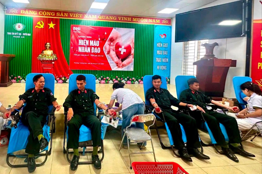 8 cán bộ Công an Hà Tĩnh vượt hơn 50km hiến máu cứu nạn nhân qua cơn nguy kịch