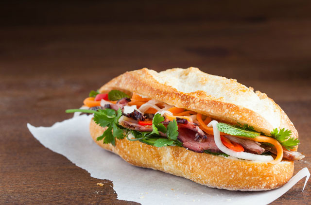 Bộ Y tế yêu cầu điều tra, xử lý vụ 84 người nghi ngộ độc sau khi ăn bánh mì tại Lâm Đồng