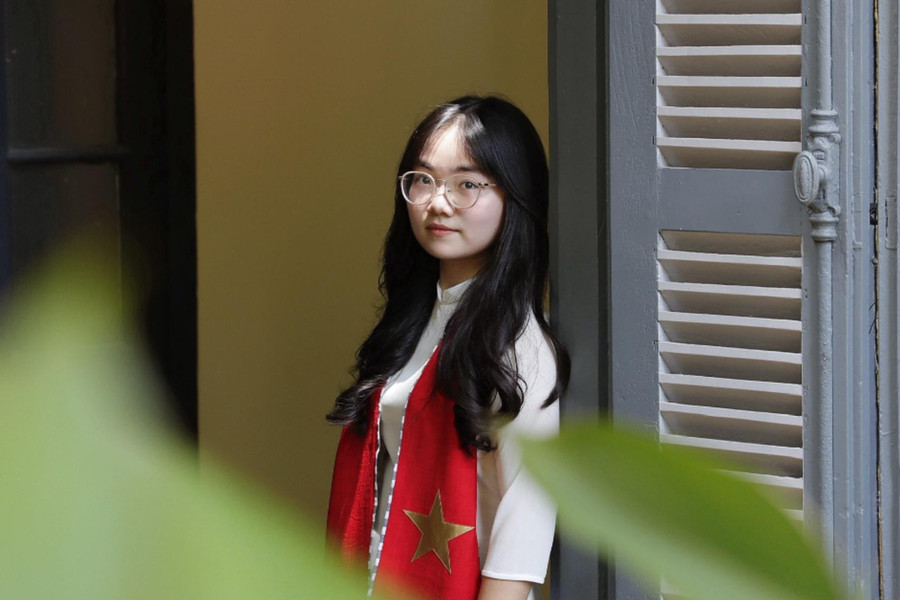 Nữ sinh nối tiếp ước mơ còn dang dở của mẹ, giành học bổng tiến sĩ tại Đại học Công nghệ Nanyang