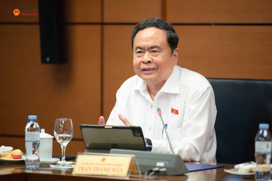 Chủ tịch Quốc hội Trần Thanh Mẫn: Phải chuyển sang tư duy phục vụ, hỗ trợ người dân nâng cao năng lực tự bảo vệ mình bằng pháp luật