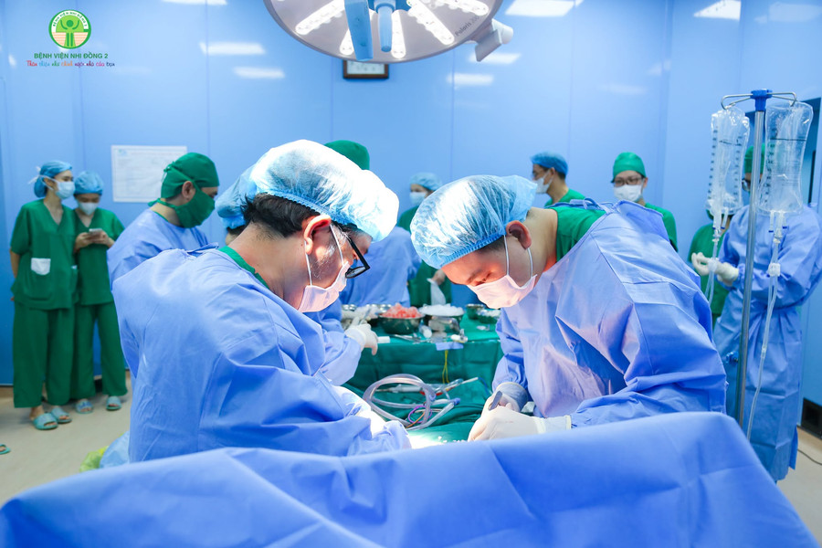Trao cơ hội sống cho em bé nhỏ tuổi nhất ghép thận từ người hiến chết não