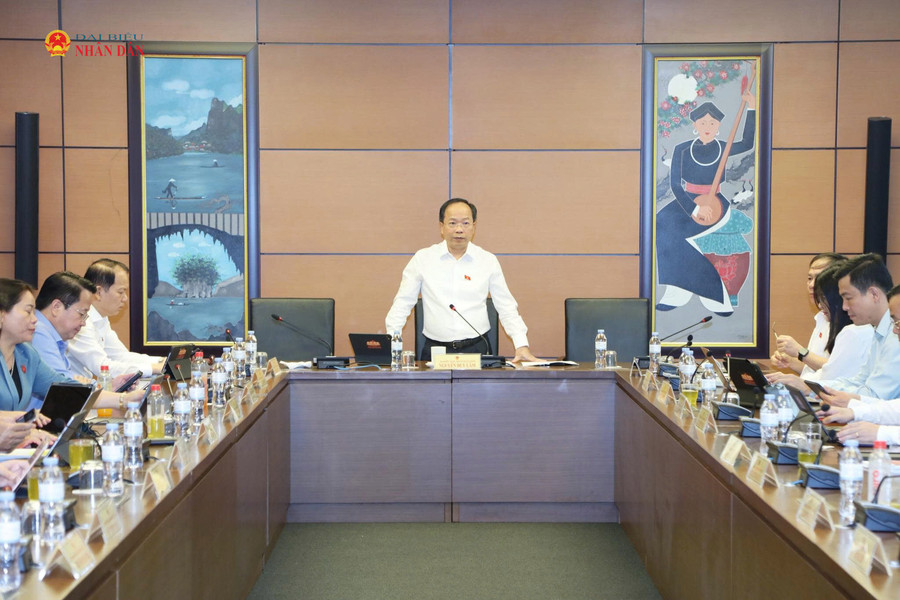 Không nên buộc người dân chỉ làm thủ tục trên môi trường điện tử