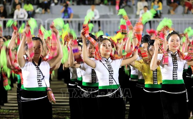 Tinh hoa xòe Thái - Sắc màu Tây Bắc