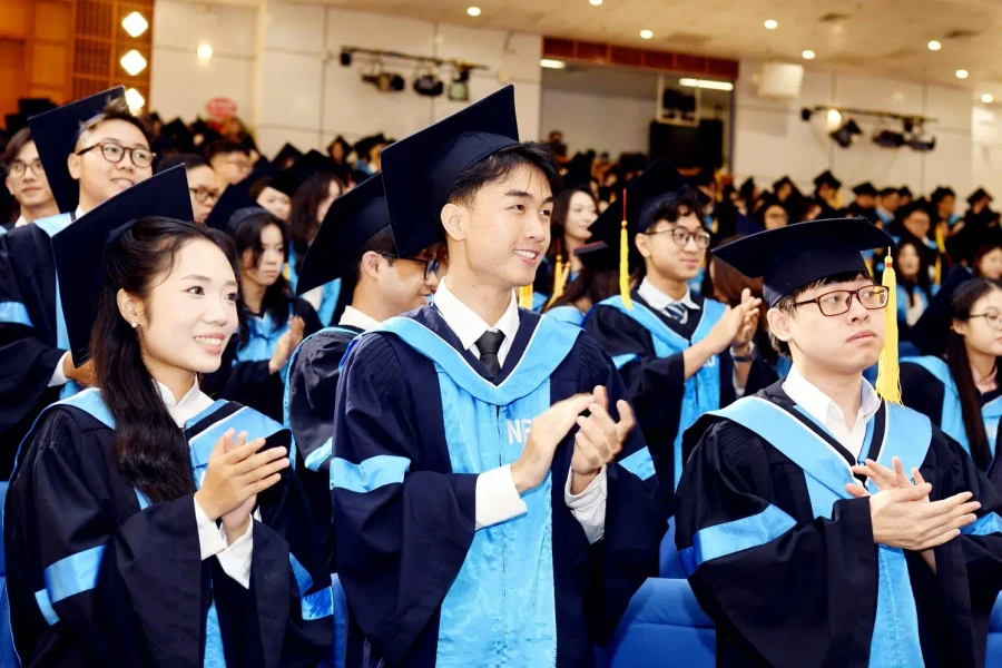 Đại học Kinh tế Quốc dân tổ chức lễ trao bằng tốt nghiệp cho tân cử nhân khóa 64
