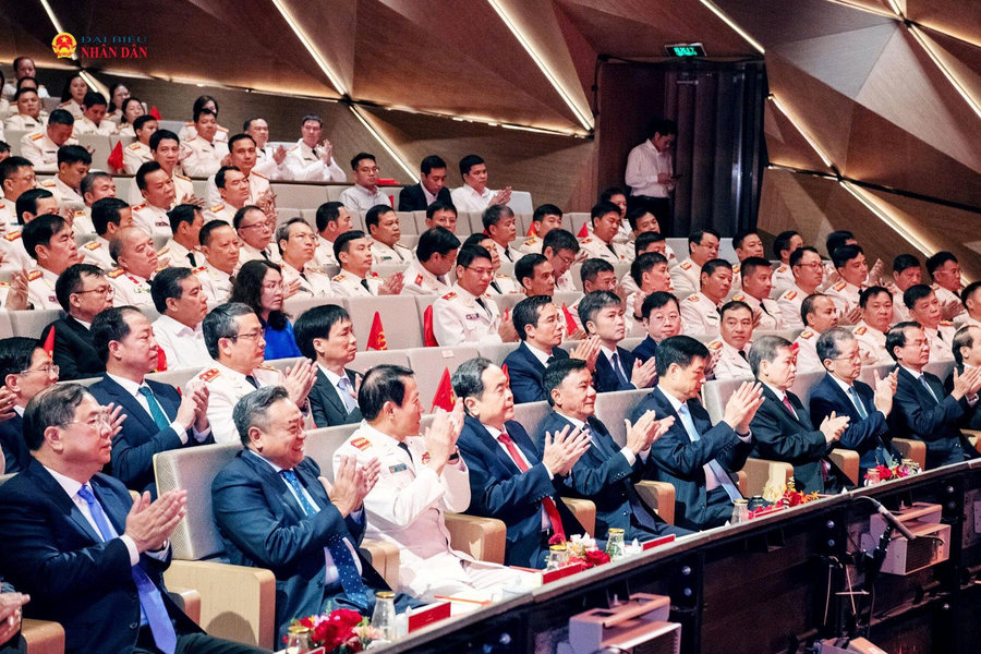 Chủ tịch Quốc hội Trần Thanh Mẫn dự Lễ kỷ niệm 70 năm Ngày truyền thống Cảnh sát kinh tế và đón nhận Huân chương Hồ Chí Minh
