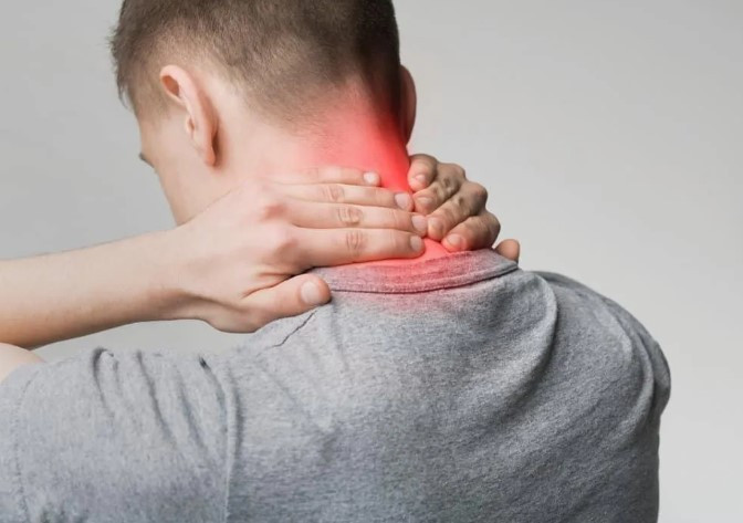 Đau mỏi vùng cổ gáy, người đàn ông phát hiện viêm màng não