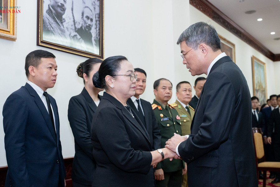 Lãnh đạo Đảng, Nhà nước viếng, ghi sổ tang tưởng niệm Chủ tịch Quốc hội Lào Saysomphone Phomvihane