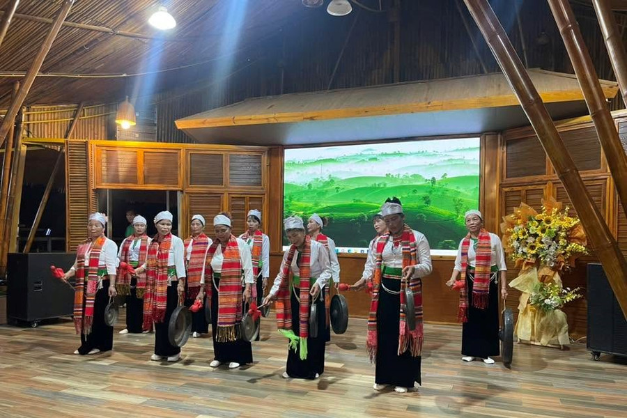 Bí thư Đảng uỷ xã "lên sóng" kể chuyện Long Cốc Bài cuối: Từ những thước phim ngắn đến khát vọng phát triển bền vững