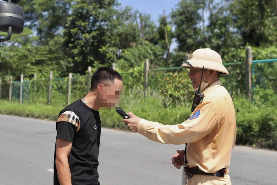 Hà Nội: Kiểm soát chặt nồng độ cồn và ma túy đối với tài xế xe tải