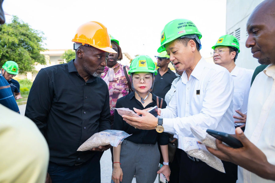 Vinachem tăng cường kết nối với Uganda, hướng tới thị trường Đông Phi