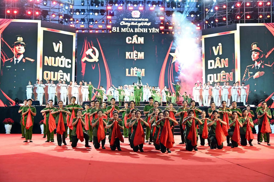 Rộn ràng trải nghiệm cùng Công an Thủ đô, sẵn sàng cho “81 Mùa Bình Yên”
