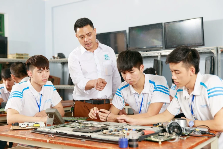 Thông tư 64: Lần đầu xác định 3 hạng chức danh riêng cho giáo viên trung học nghề