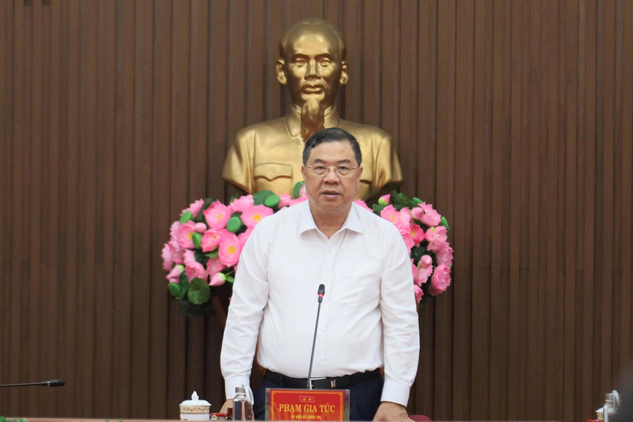 Phó Thủ tướng Thường trực Chính phủ Phạm Gia Túc làm việc với Ban Thường vụ Tỉnh ủy Quảng Ngãi