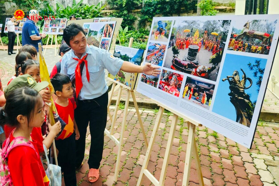 Triển lãm ảnh về di sản văn hóa và biển đảo Việt Nam