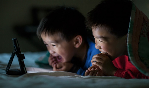 Xem nhiều livestream, streamer độc hại, trẻ có nguy cơ bị "trơ lì cảm xúc"