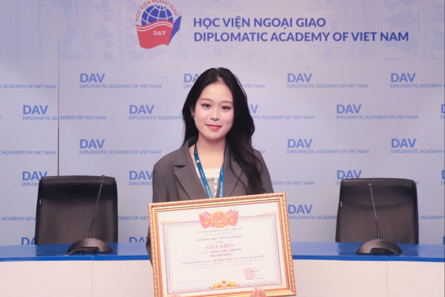 Nữ Thủ khoa Luật Quốc tế và hành trình bước ra khỏi vùng an toàn