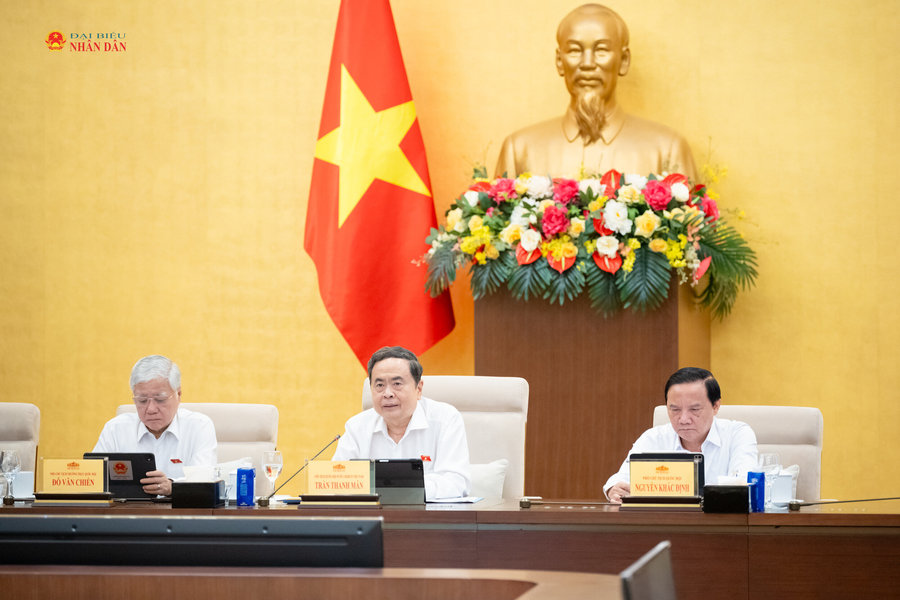 Thiết lập cơ chế giám sát và kiểm soát rủi ro hiệu quả